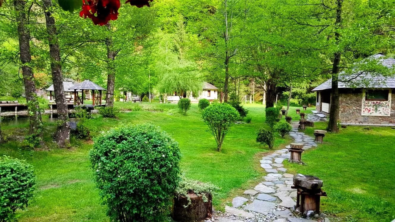 Frații Jderi - Utopia Verde - Sat Păscoaia, Brezoi, Județul Vâlcea