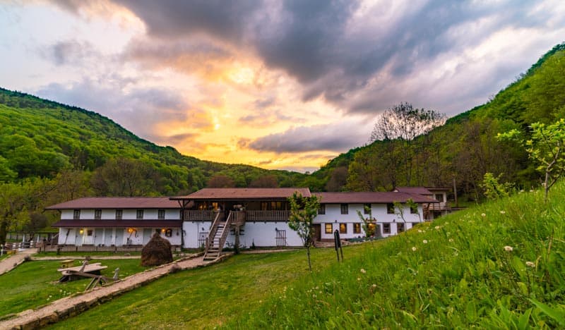 Ferma de sub Penteleu - Sat Vârlaam, Comuna Gura Teghii, Județul Buzău, România